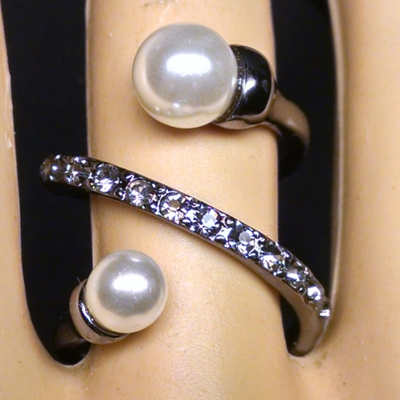 Antique Style 2 Faux White Pearl Rhinestones Ring
